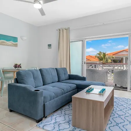 Serene Penthouse Oasis, Pool, Steps From The Beach